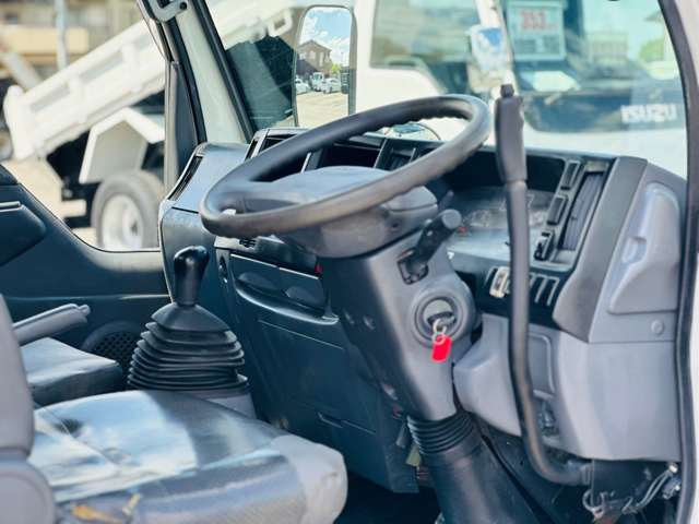 Isuzu Elf 12