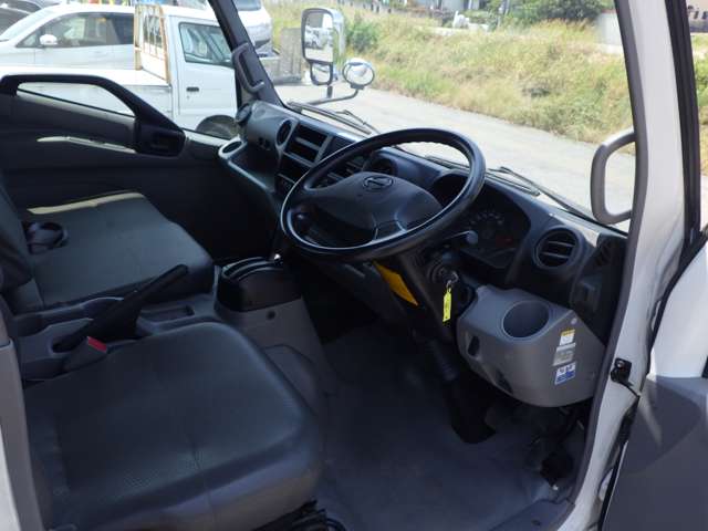 Hino Dutro 9