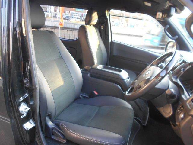 Toyota Hiace Van 11