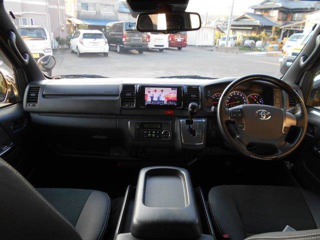 Toyota Hiace Van 3