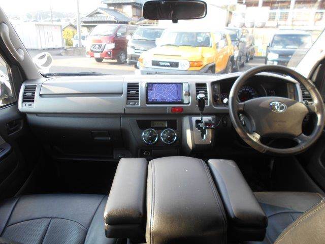 Toyota Hiace Van 3