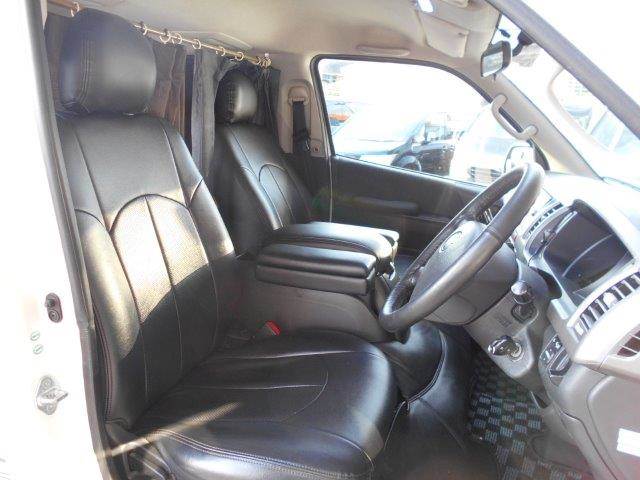 Toyota Hiace Van 10