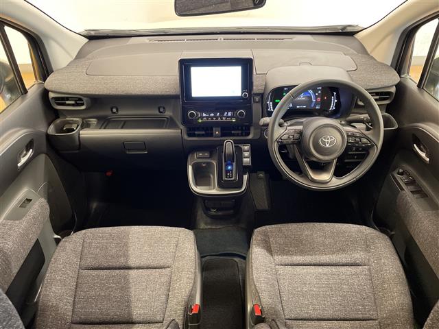 Toyota Sienta 4