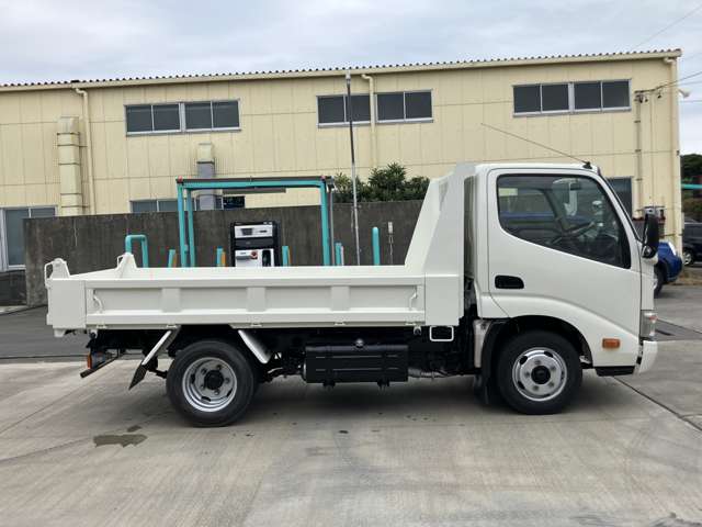 Hino Dutro 12