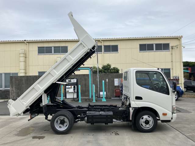 Hino Dutro 4