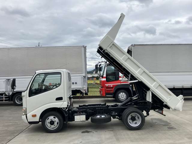 Hino Dutro 8