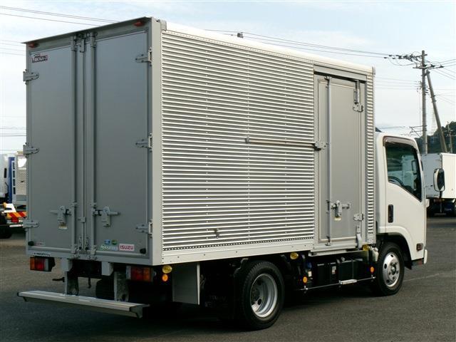 Isuzu Elf 4