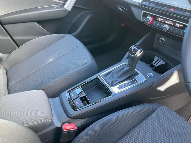 Audi Q2 10