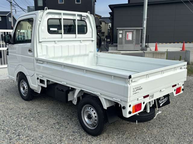 Nissan Clipper Truck 4