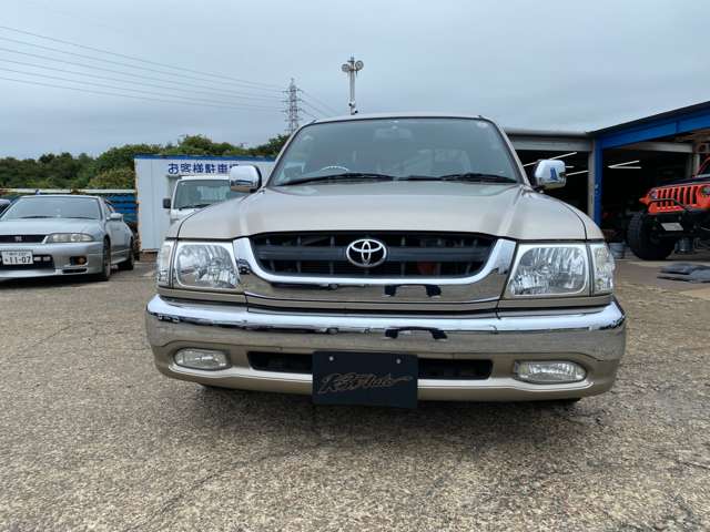 Toyota Hilux 8