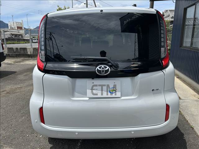 Toyota Sienta 11