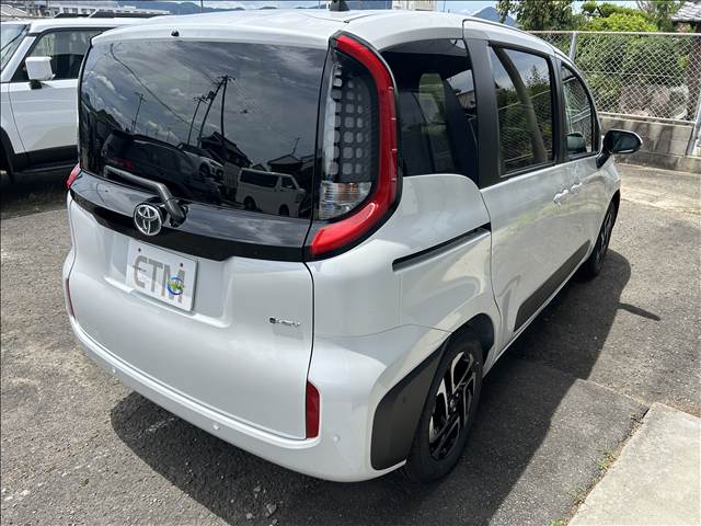 Toyota Sienta 12