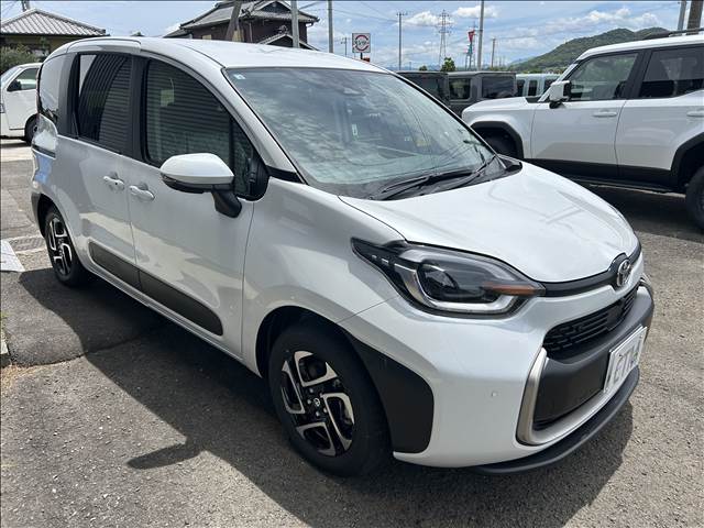 Toyota Sienta 4