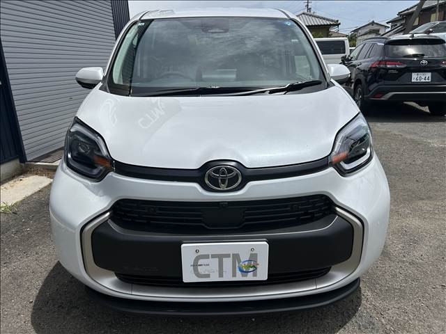 Toyota Sienta 5