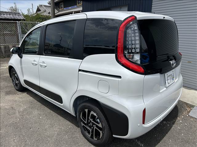 Toyota Sienta 10