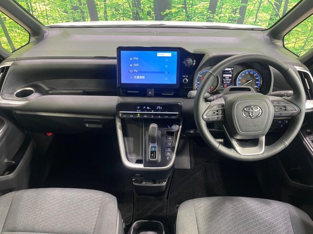 Toyota Voxy 2