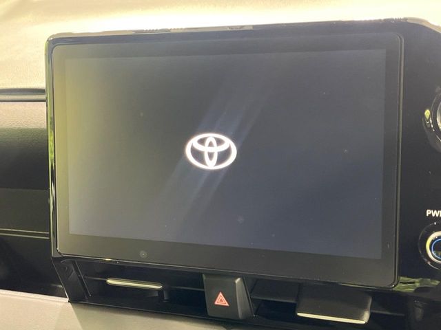 Toyota Voxy 3