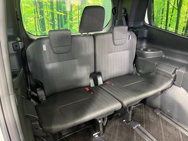 Toyota Voxy 10
