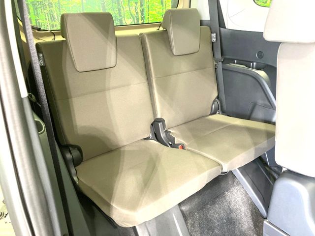 Toyota Sienta 11
