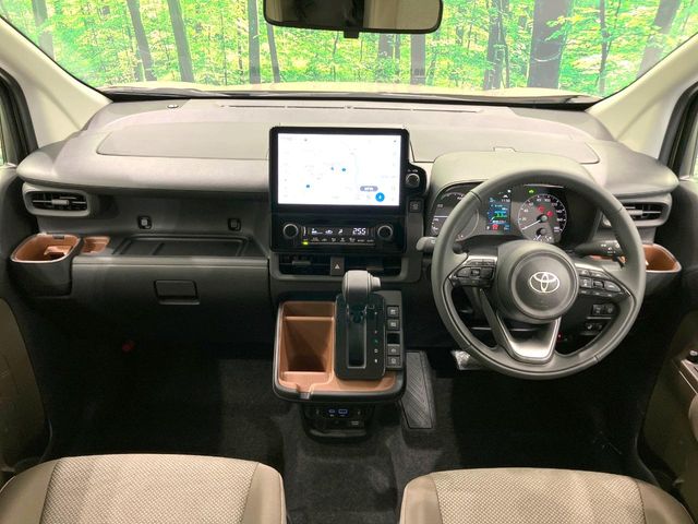 Toyota Sienta 2