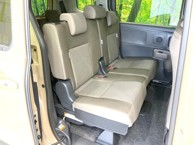 Toyota Sienta 10