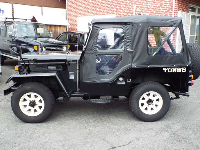 Mitsubishi Jeep 6