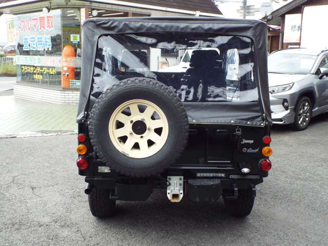 Mitsubishi Jeep 7
