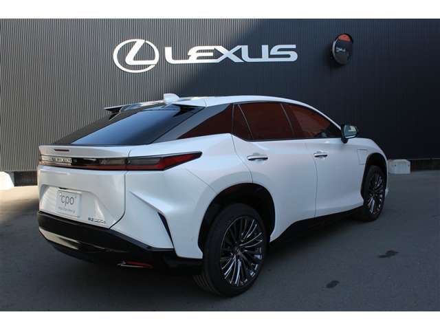 Lexus RZ 2