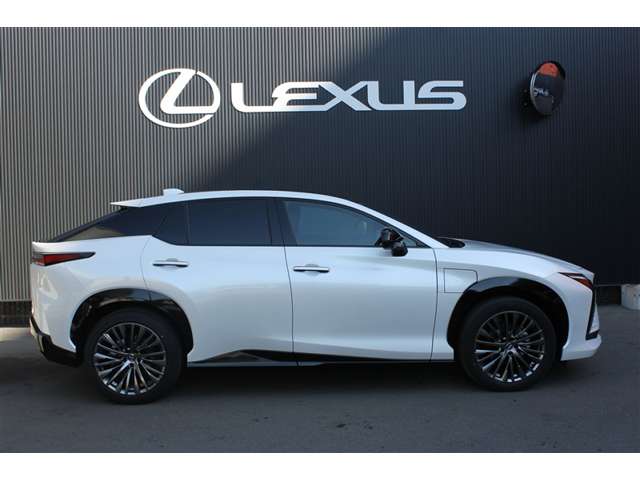 Lexus RZ 4