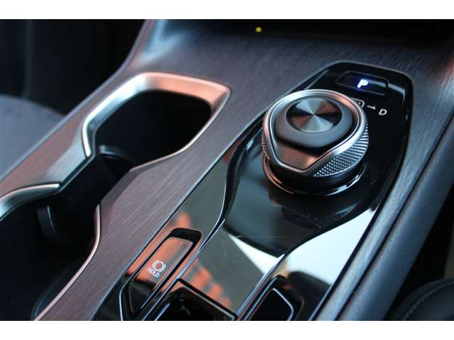 Lexus RZ 8