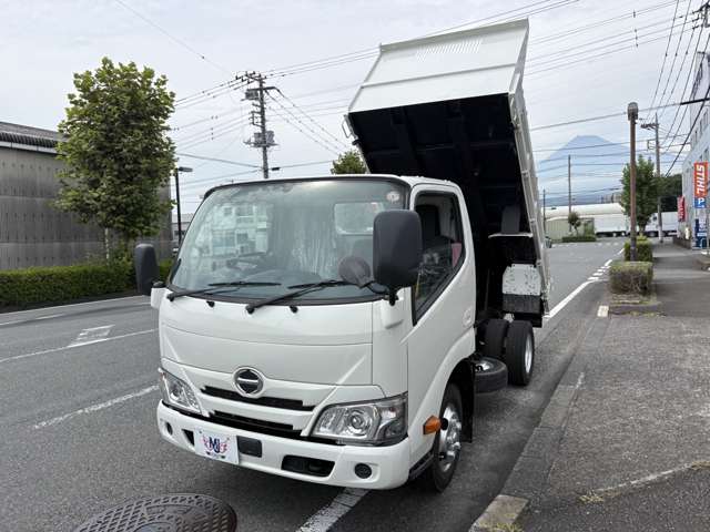 Hino Dutro 3