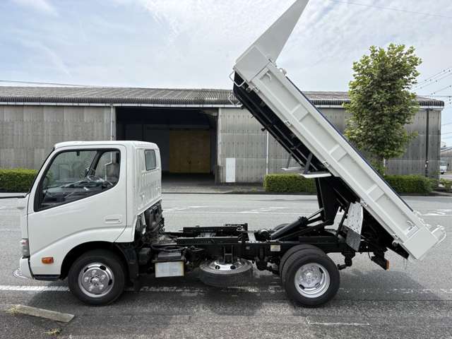 Hino Dutro 4