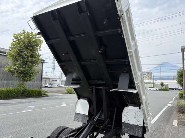 Hino Dutro 8
