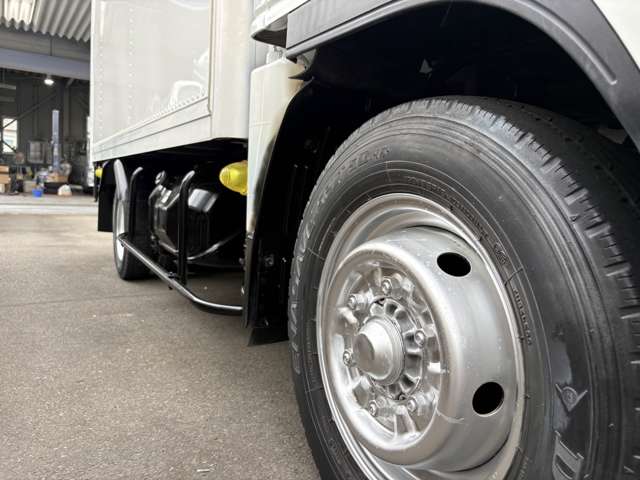 Isuzu Elf 12