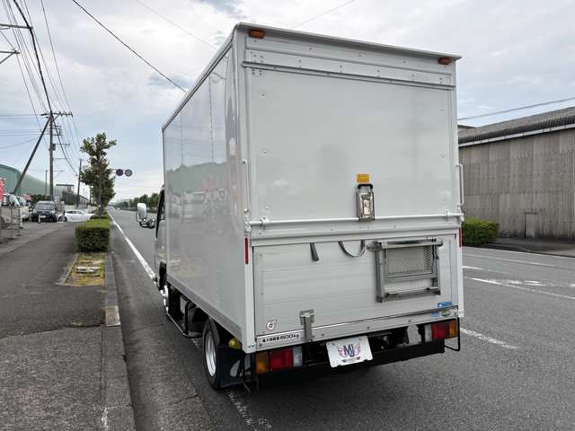 Isuzu Elf 4