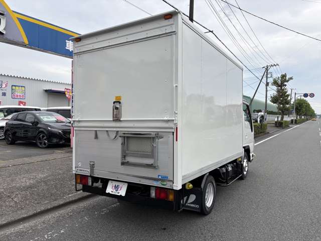 Isuzu Elf 6