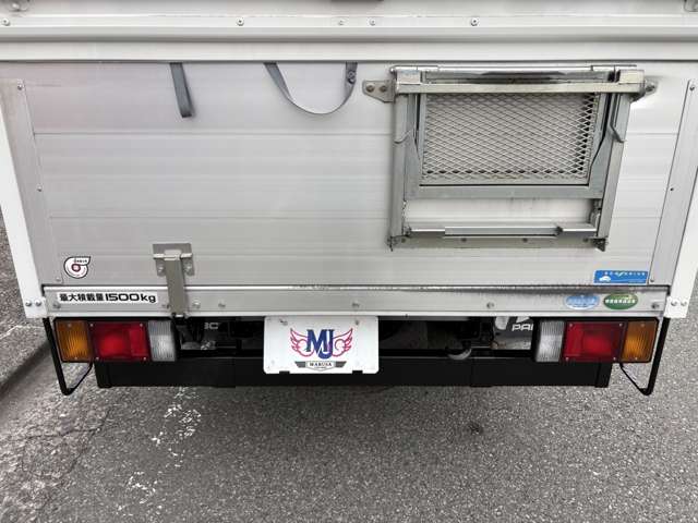 Isuzu Elf 7