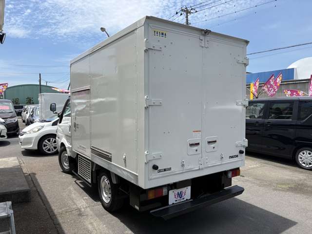 Mazda Bongo Truck 4
