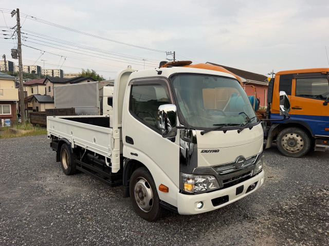 Hino Dutro 9
