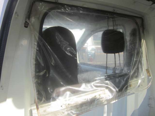 Daihatsu Midget II 11
