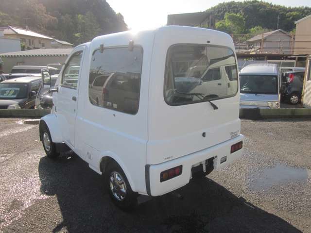 Daihatsu Midget II 6