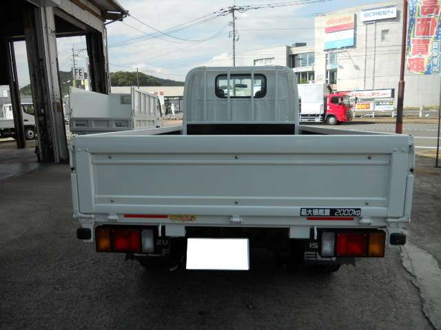 Isuzu Elf 7