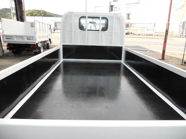 Isuzu Elf 8