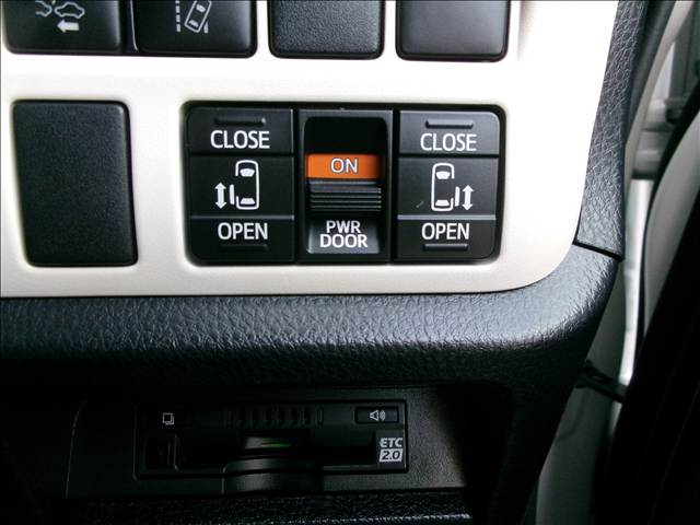 Toyota Noah 11