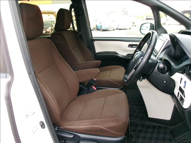 Toyota Noah 12