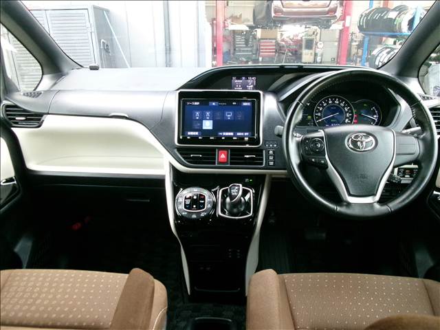 Toyota Noah 3