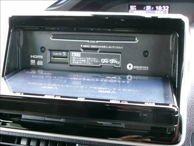 Toyota Noah 5