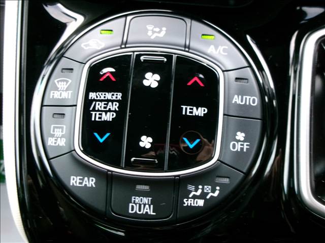 Toyota Noah 9