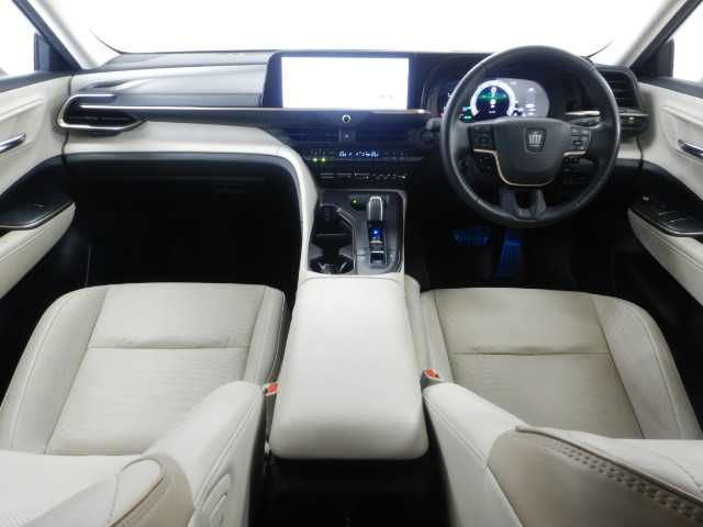 Toyota Crown Crossover 3
