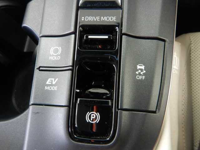Toyota Crown Crossover 6